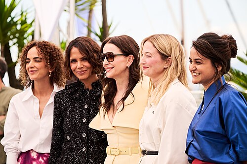 Leïla Slimani, Halle Berry, Juliette Binoche, Alba Rohtwacher and Payal Kapadia during a photocall at the 2025 Cannes Film Festival. They are part of the jury for the 2025 festival.