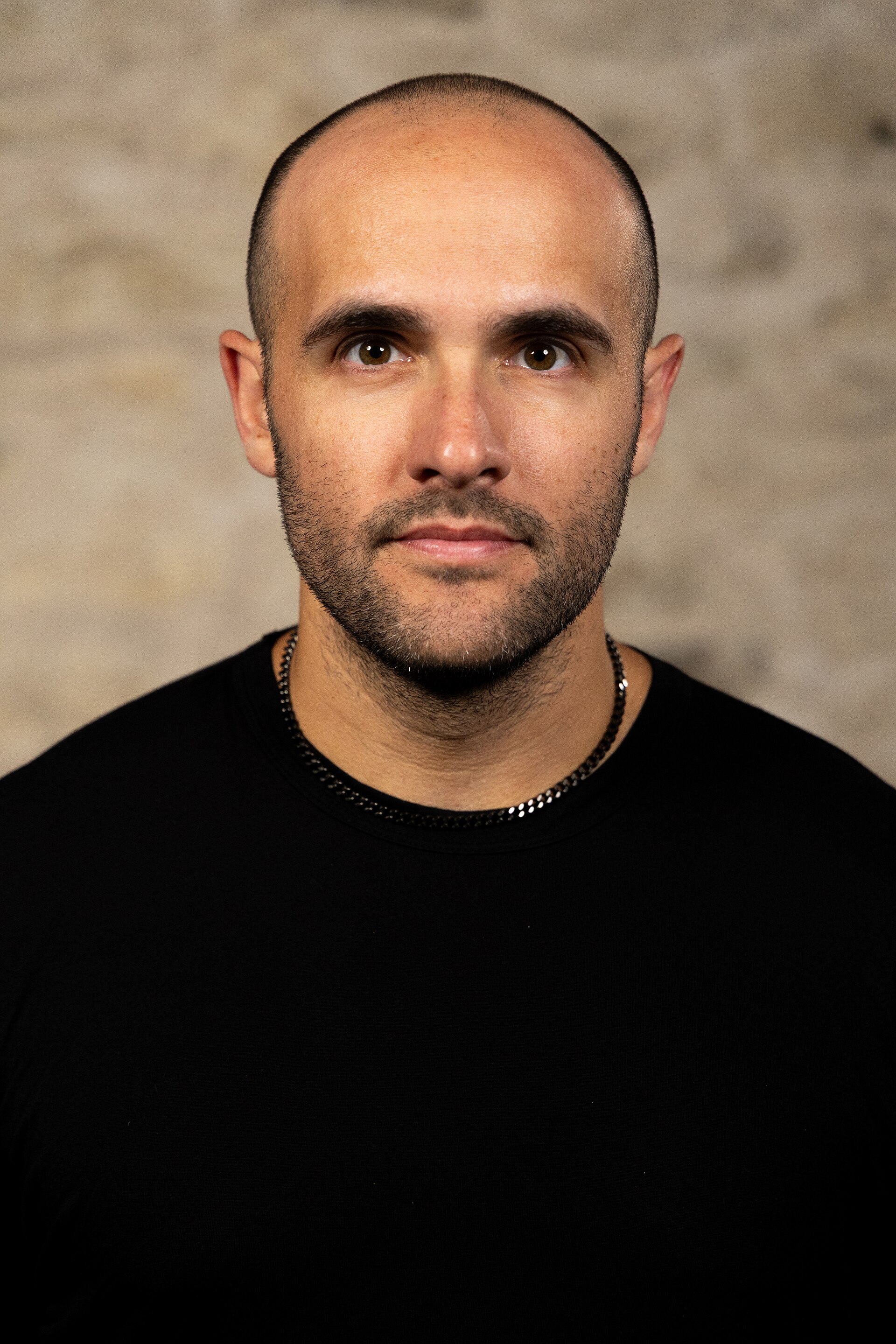 Michael Grinn, Cardiothoracic Anesthesiologist, at the WikiPortraits studio at the 2025 SXSW Festival.