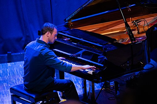 Mona Krogstad "Serenity now" med Veslemøy Narvesen, Hogne Kleiberg, Kertu Auer og special guest Kristoffer Lo. Sølvsalen, Kongsberg Jazzfestival 2024.
Foto: Birgit Fostervold @knipselyst

CC: BY-SA 2.0