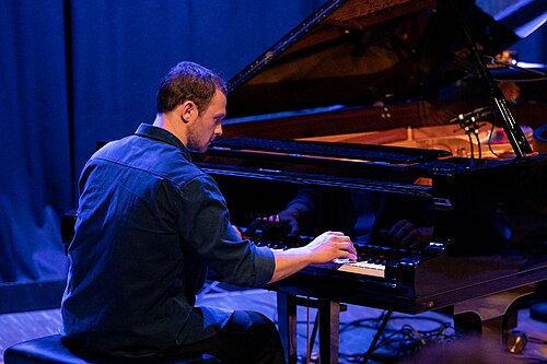 Mona Krogstad "Serenity now" med Veslemøy Narvesen, Hogne Kleiberg, Kertu Auer og special guest Kristoffer Lo. Sølvsalen, Kongsberg Jazzfestival 2024.
Foto: Birgit Fostervold @knipselyst

CC: BY-SA 2.0