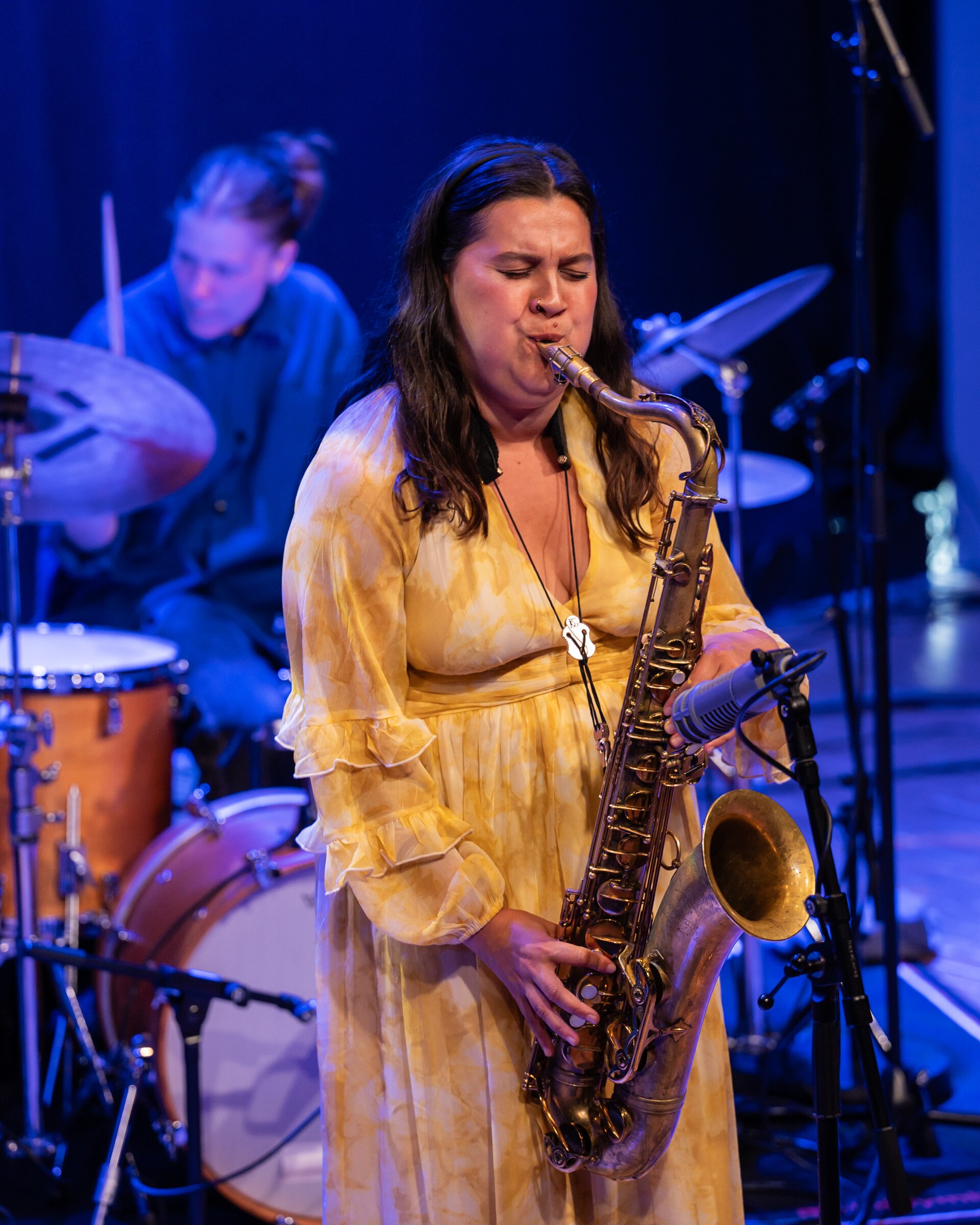 Mona Krogstad "Serenity now" med Veslemøy Narvesen, Hogne Kleiberg, Kertu Auer og special guest Kristoffer Lo. Sølvsalen, Kongsberg Jazzfestival 2024.
Foto: Birgit Fostervold @knipselyst

CC: BY-SA 2.0
