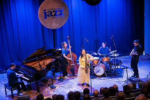 Mona Krogstad "Serenity now" med Veslemøy Narvesen, Hogne Kleiberg, Kertu Auer og special guest Kristoffer Lo. Sølvsalen, Kongsberg Jazzfestival 2024.
Foto: Birgit Fostervold @knipselyst

CC: BY-SA 2.0