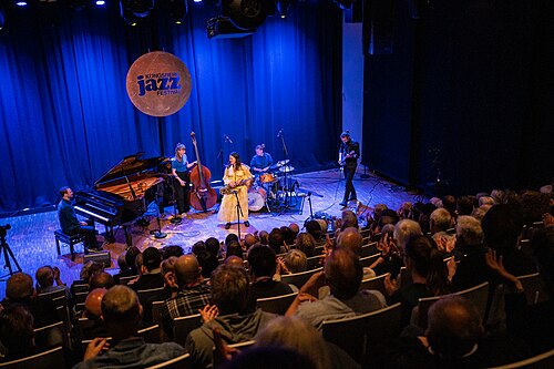 Mona Krogstad "Serenity now" med Veslemøy Narvesen, Hogne Kleiberg, Kertu Auer og special guest Kristoffer Lo. Sølvsalen, Kongsberg Jazzfestival 2024.
Foto: Birgit Fostervold @knipselyst

CC: BY-SA 2.0