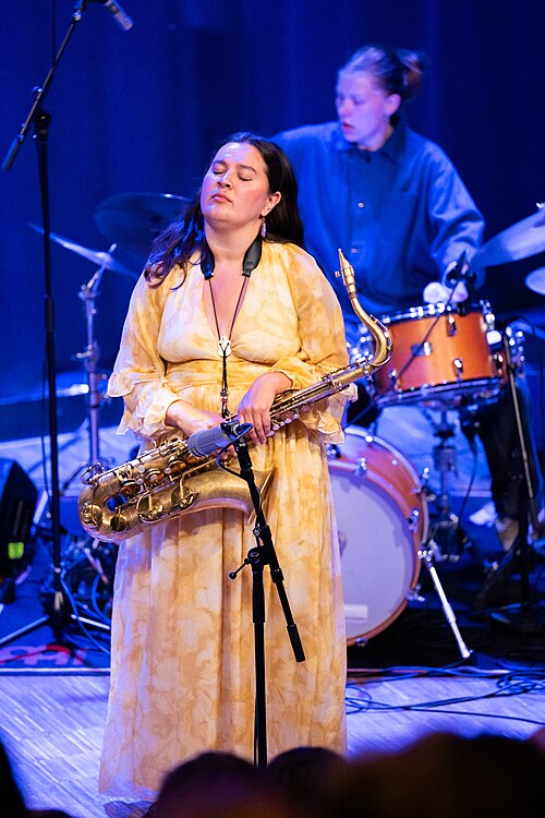 Mona Krogstad "Serenity now" med Veslemøy Narvesen, Hogne Kleiberg, Kertu Auer og special guest Kristoffer Lo. Sølvsalen, Kongsberg Jazzfestival 2024.
Foto: Birgit Fostervold @knipselyst

CC: BY-SA 2.0