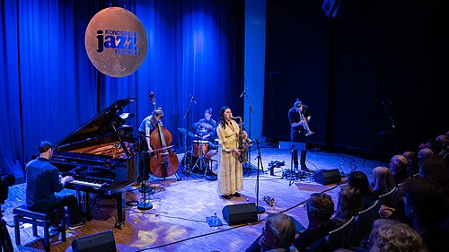 Mona Krogstad "Serenity now" med Veslemøy Narvesen, Hogne Kleiberg, Kertu Auer og special guest Kristoffer Lo. Sølvsalen, Kongsberg Jazzfestival 2024.
Foto: Birgit Fostervold @knipselyst

CC: BY-SA 2.0