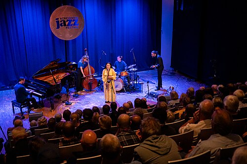 Mona Krogstad "Serenity now" med Veslemøy Narvesen, Hogne Kleiberg, Kertu Auer og special guest Kristoffer Lo. Sølvsalen, Kongsberg Jazzfestival 2024.
Foto: Birgit Fostervold @knipselyst

CC: BY-SA 2.0