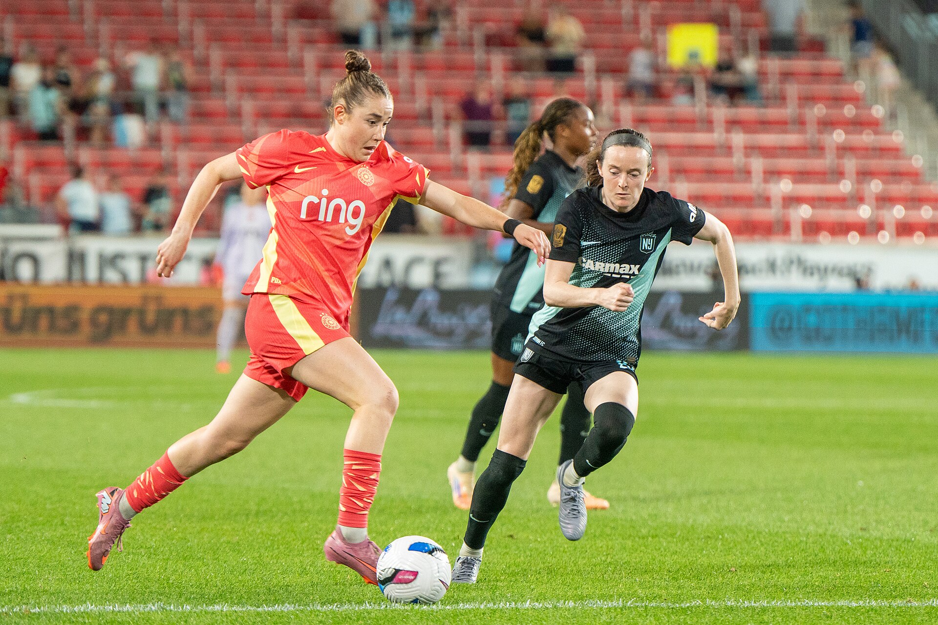 Olivia Moultrie and Rose Lavelle during Gotham FC vs Portland Thorns FC on 26 Sep 2025