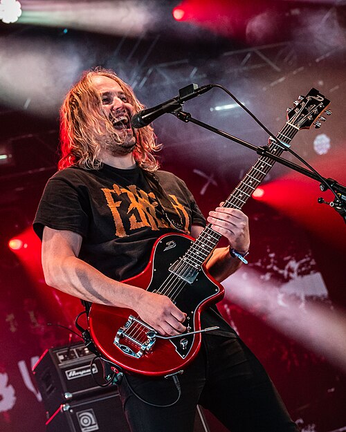 Petter Carlsen med Pil og Bue på Tons of Rock 2024