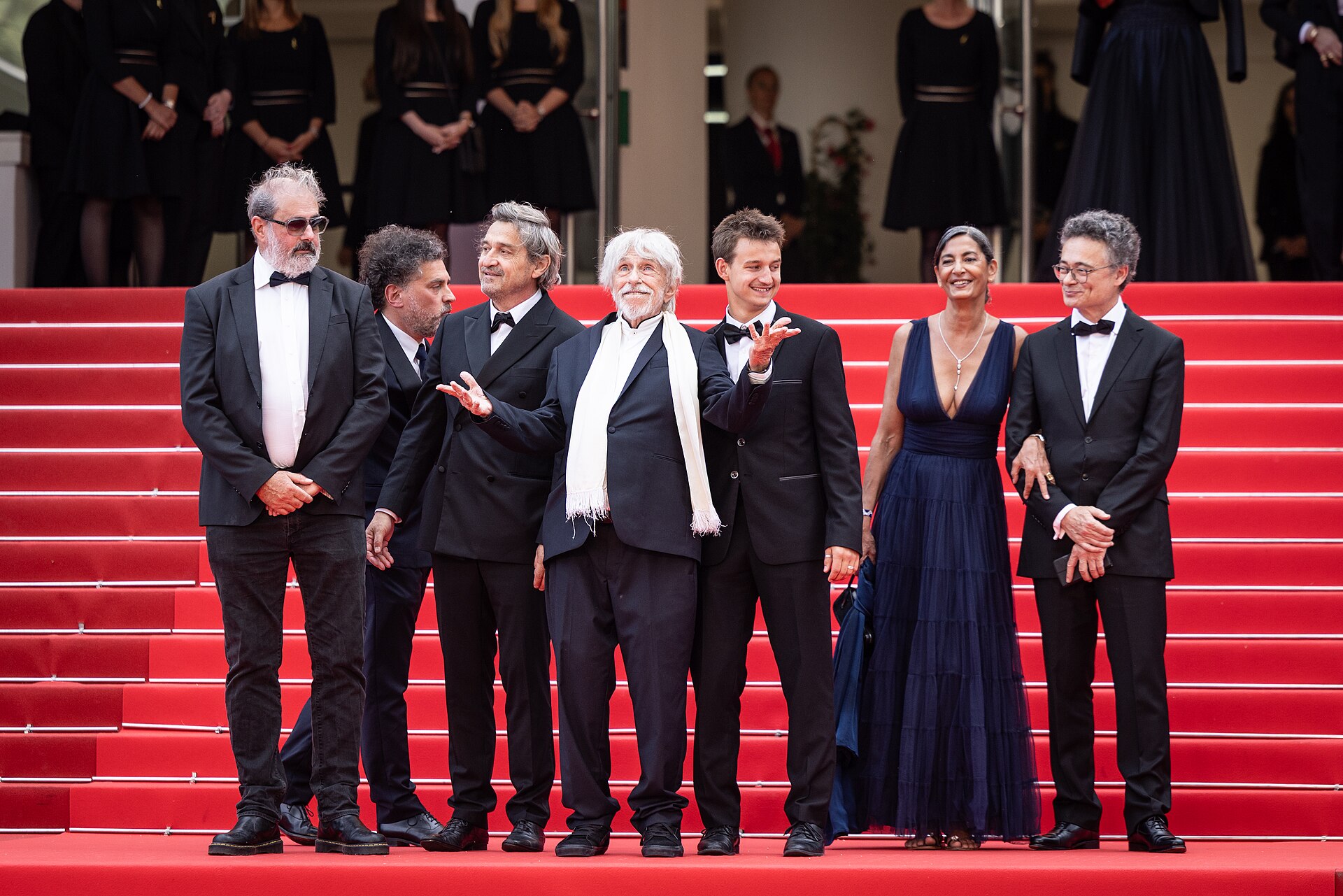 Cast and director of the film L'Homme qui a vu l'ours qui a vu l'homme at the 2025 Cannes Film Festival