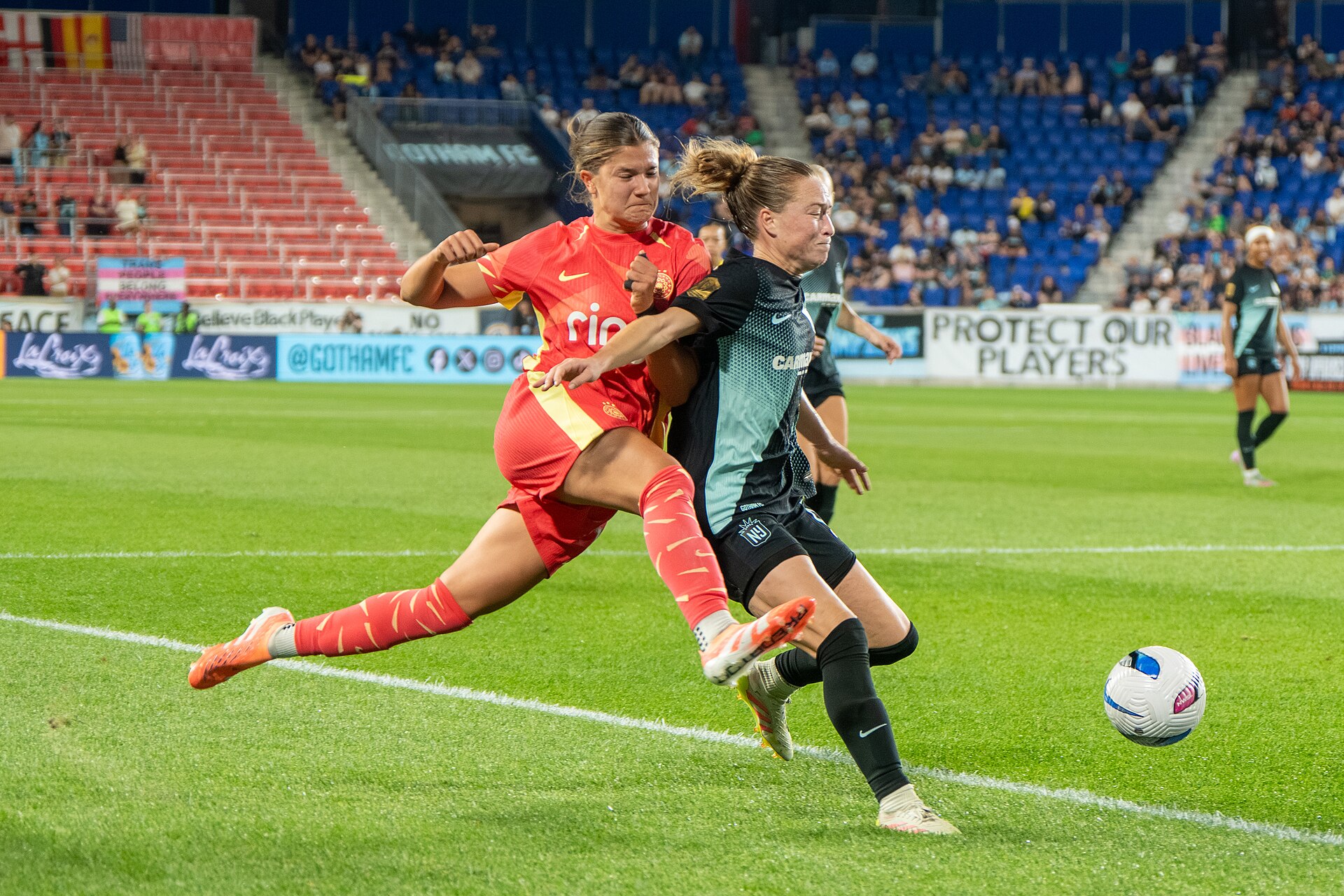Pietra Tordin and Emily Sonnett during Gotham FC vs Portland Thorns FC on 26 Sep 2025