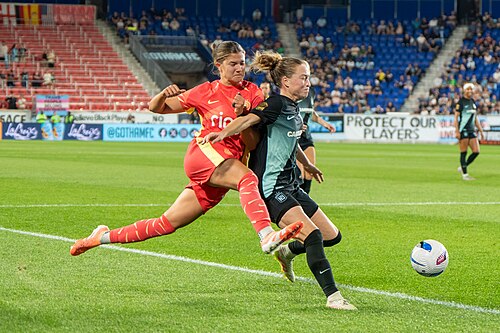 Pietra Tordin and Emily Sonnett during Gotham FC vs Portland Thorns FC on 26 Sep 2025