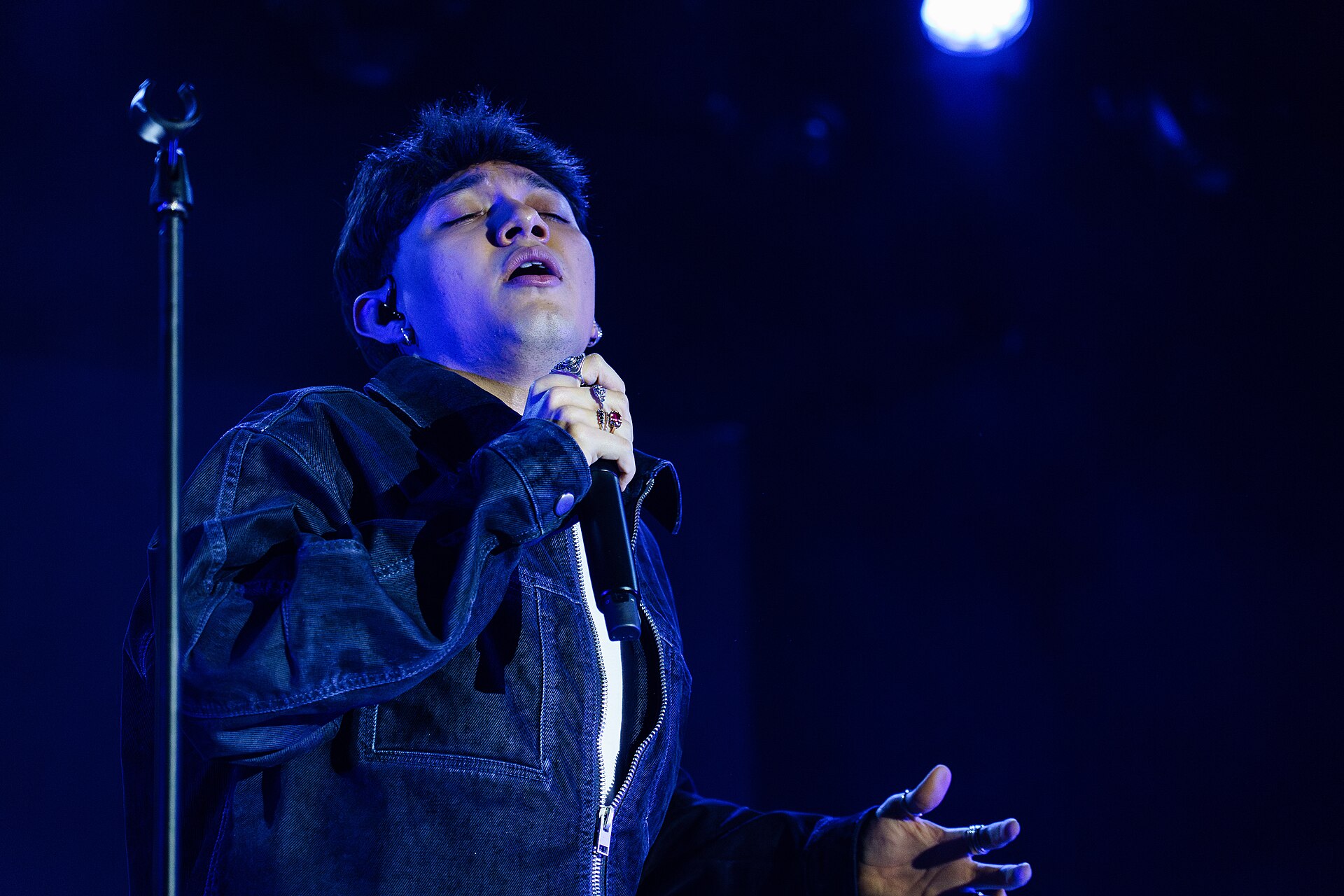 JJ  on stage at the Sala La Riviera in Madrid during Prepary Spain 2025