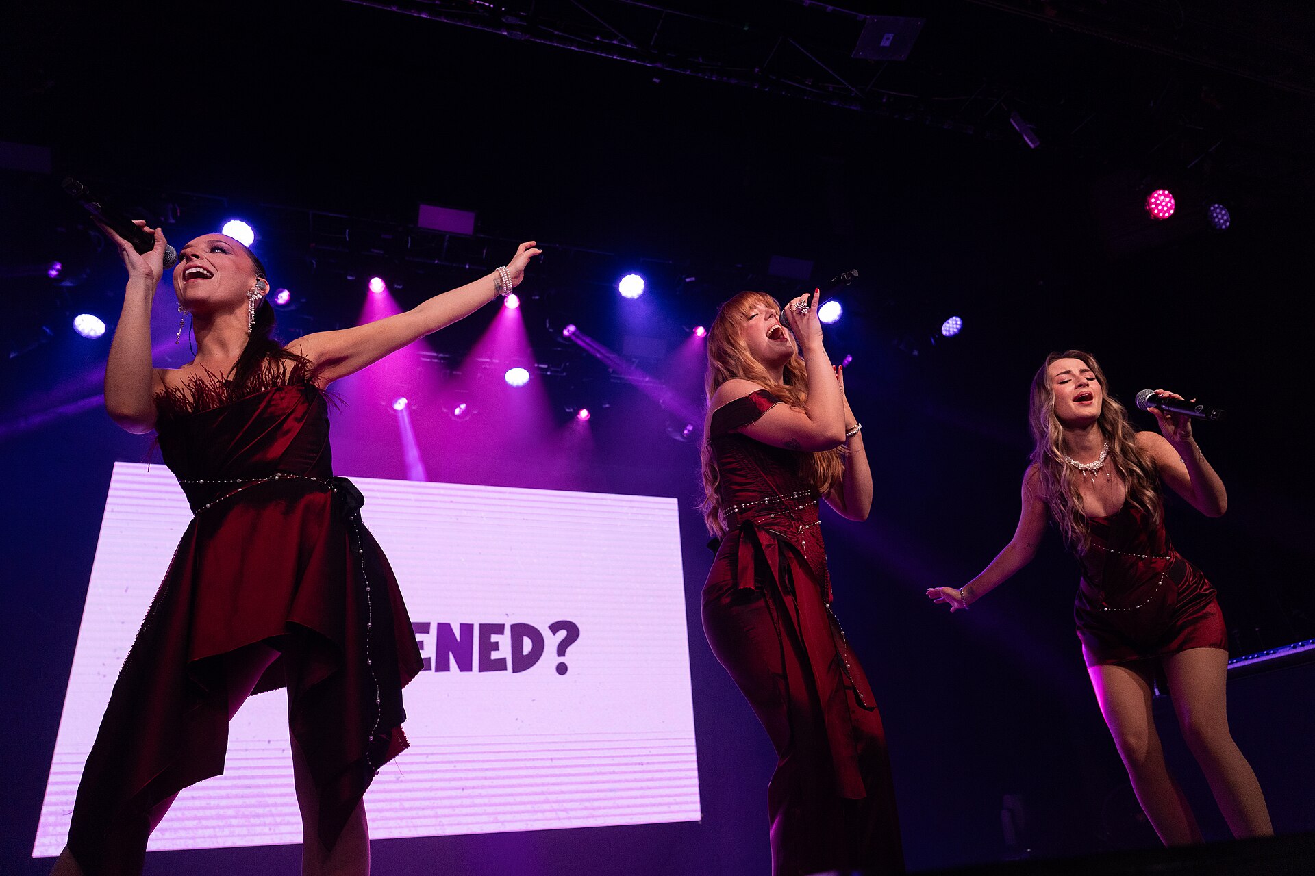 Remember Monday on stage at the Sala La Riviera in Madrid during Prepary Spain 2025