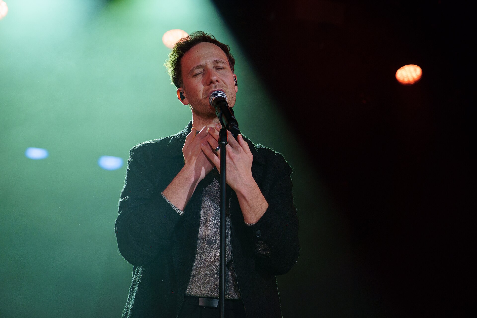 Klemen on stage at the Sala La Riviera in Madrid during Prepary Spain 2025