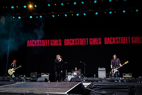Backstreet Girls’ Bjørn Müller tribute at Tons of Rock 2025, with guest vocalist Roar Leren