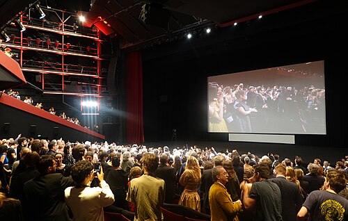 Standing ovation for Un Simple Accident at the premiere of the  2025 Cannes Film Festival, where it won the Palme d'Or