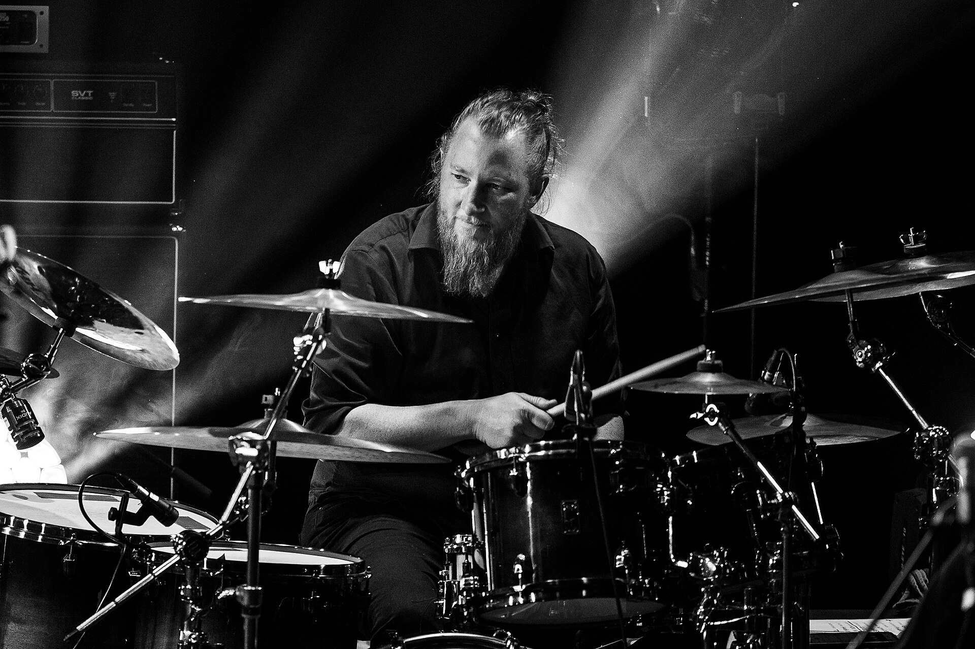 Vidar Berg spiller med Lumsk på We Låve Rock progfestival i Asker Kulturhus, 2024