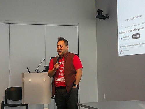 Andrew Lih speaking at a Wikipedia 25th event.