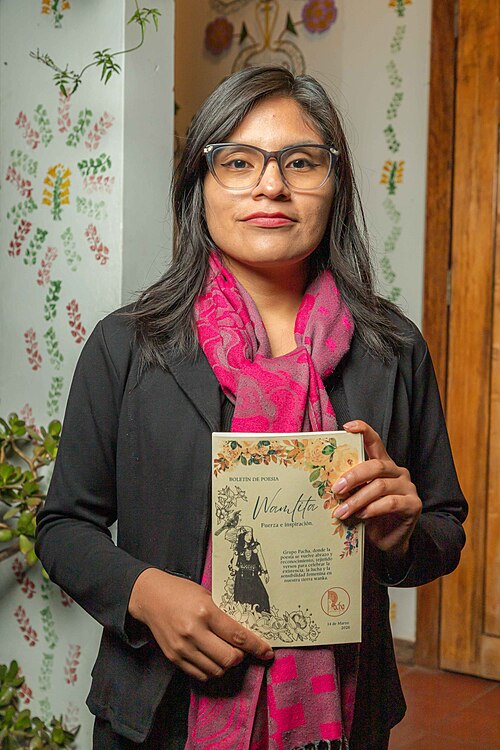 Yanina Solís integrante de PACHA Grupo de Arte y Literatura, durante Segunda edición de Wamlita - Reconocimiento a la mujer. Realizado el 14 de marzo de 2026, Huancayo, Perú.