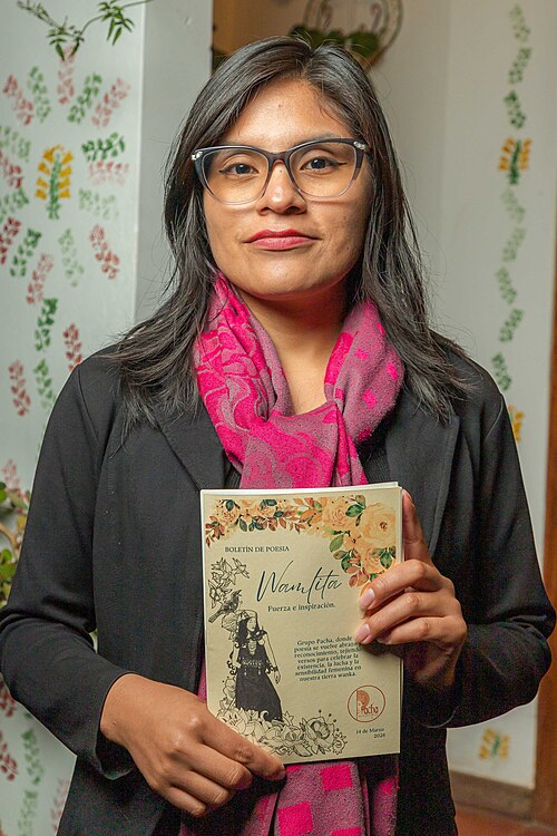 Yanina Solís integrante de PACHA Grupo de Arte y Literatura, durante Segunda edición de Wamlita - Reconocimiento a la mujer. Realizado el 14 de marzo de 2026, Huancayo, Perú.