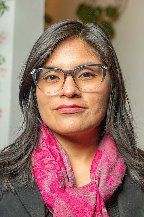 Yanina Solís integrante de PACHA Grupo de Arte y Literatura, durante Segunda edición de Wamlita - Reconocimiento a la mujer. Realizado el 14 de marzo de 2026, Huancayo, Perú.