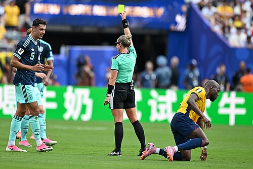EAST RUTHERFORD, UNITED STATES - June 25: Referee Tori Penso  shows yellow card to Aleksandar Pavlović #5 of Germany during the FIFA World Cup 2026 Group E match between Ecuador  and  Germany on June 25, 2026 MetLife Stadium, East Rutherford, New Jersey