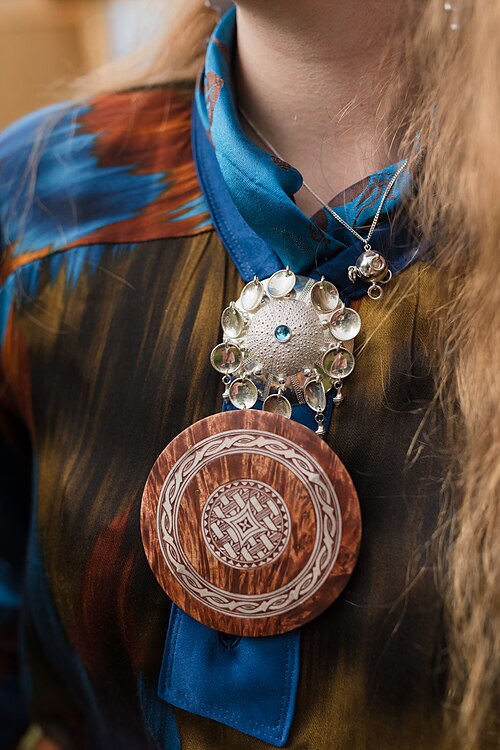 Astrid Gaup Skancke modeling her risku at the 2025 Riddu Riđđu Festival