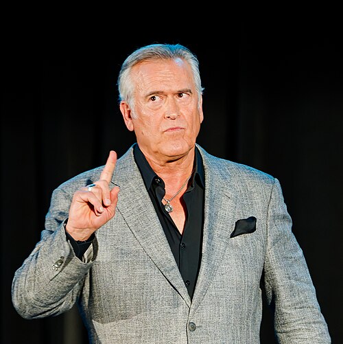 Bruce Campbell speaking on the main stage at Rose City Comic Con