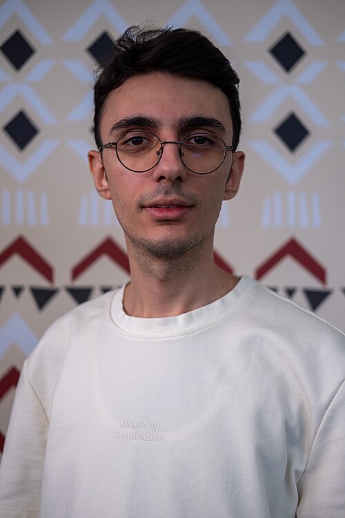 Caner portrait at Wikimania 2025 WikiPortraits Studio