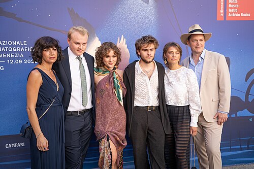 Cast and crew of Oase (Oasis) at Venice Film Festival 2026.