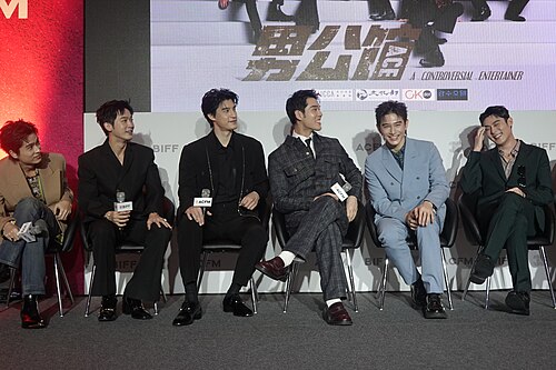 Cast of A Controversial Entertainer at press conference at 2025 Busan International Film Festival. From left to right: Shih Chih-tian, Ben Wu, Wes Lo, Alex Chou, Marcus Chang and Andy Chen