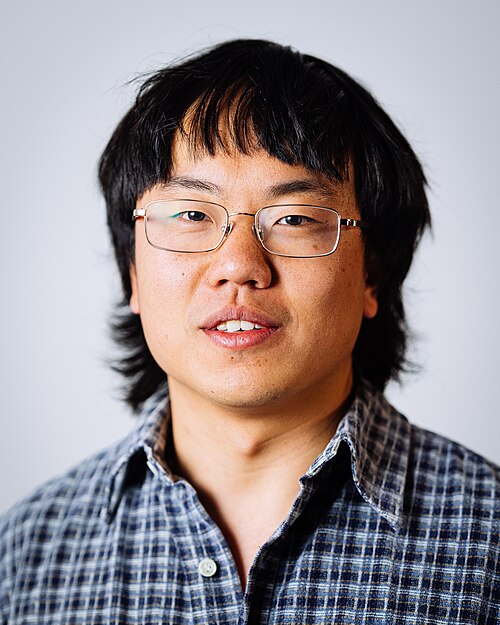 A photo of the comedian Aaron Chen.