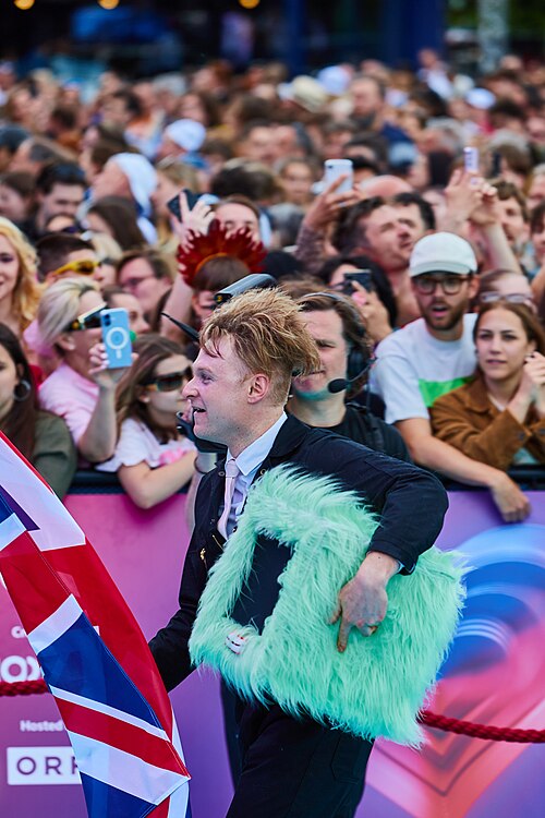 ESC 2026 Turquoise Carpet Event Look mum no computer 007