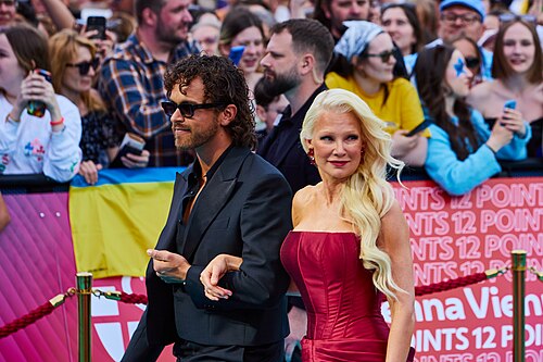 ESC 2026 Turquoise Carpet Event Pete Parkkonen and Linda Lampenius 003
