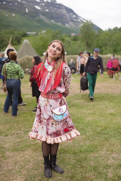 Ella Marie Hætta Isaksen, Sámi musician and activist at 2025 Riddu Riđđu, wearing a summer gákti