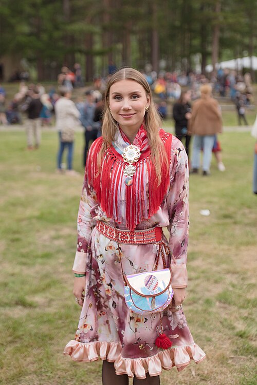 Ella Marie Hætta Isaksen, Sámi musician and activist at 2025 Riddu Riđđu, wearing a summer gákti