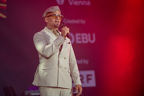 Eric Papilaya and the Good Vibe Tribe, ESC 2026 Turquise Carpet 10