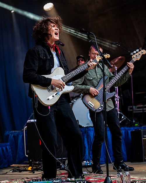 Fay Wildhagen med band, Ravnedalen Live festival i Kristiansand, 2024.
Foto: Birgit Fostervold @knipselyst

CC: BY-SA 2.0