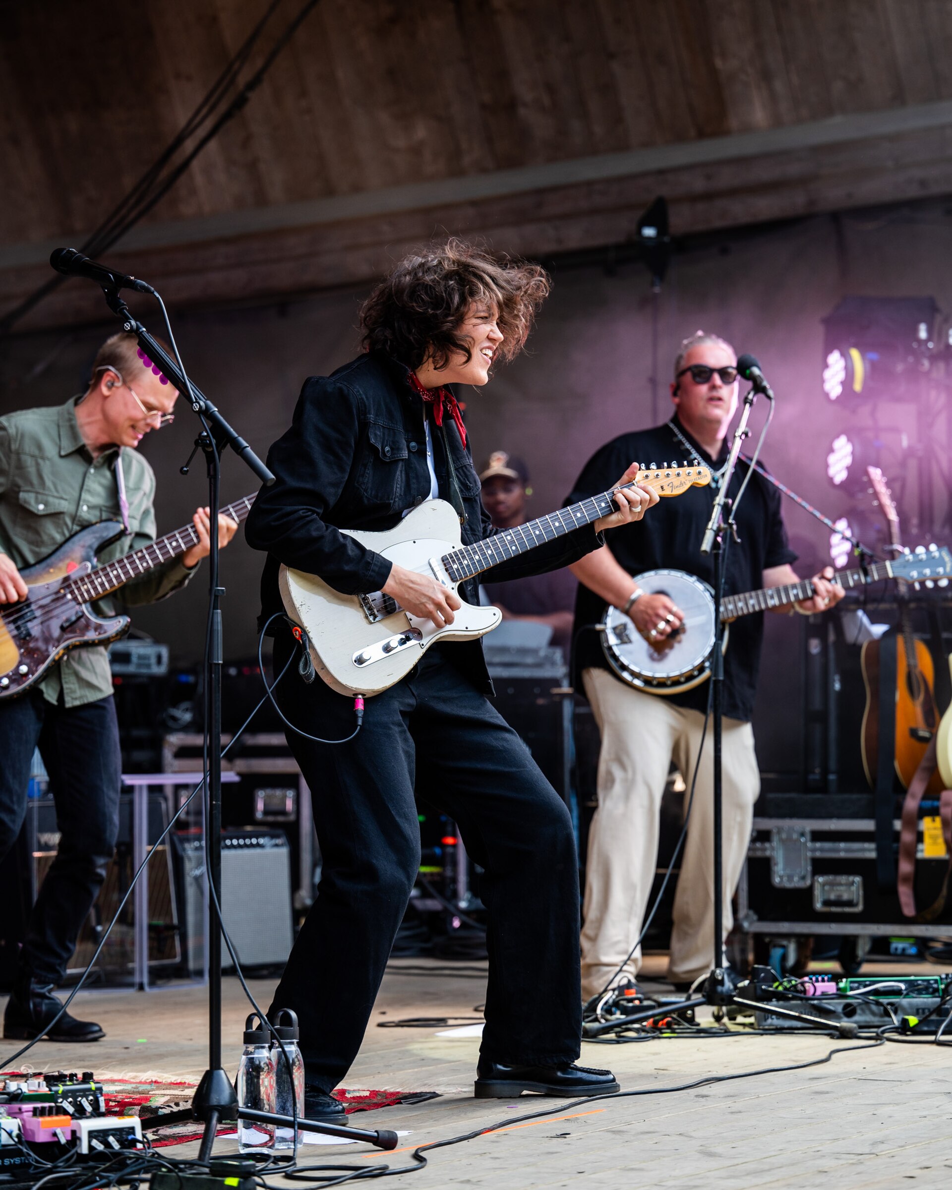 Fay Wildhagen med band, Ravnedalen Live festival i Kristiansand, 2024.
Foto: Birgit Fostervold @knipselyst

CC: BY-SA 2.0