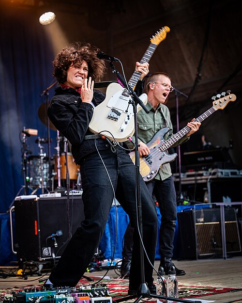 Fay Wildhagen med band, Ravnedalen Live festival i Kristiansand, 2024.
Foto: Birgit Fostervold @knipselyst

CC: BY-SA 2.0
