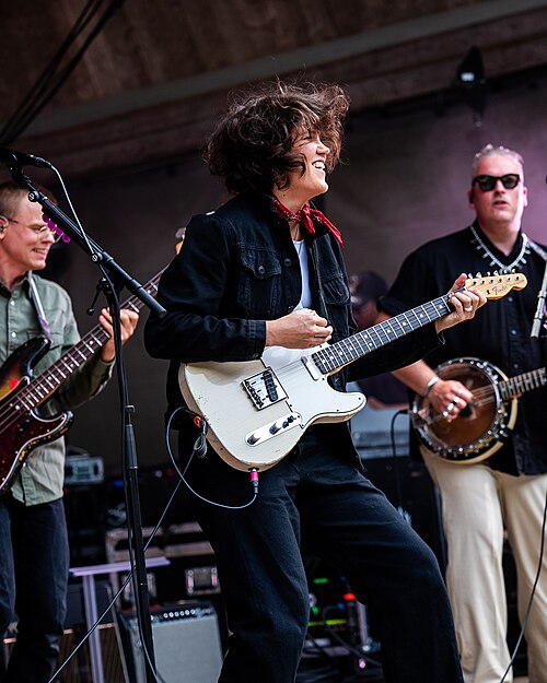 Fay Wildhagen med band, Ravnedalen Live festival i Kristiansand, 2024.
Foto: Birgit Fostervold @knipselyst

CC: BY-SA 2.0