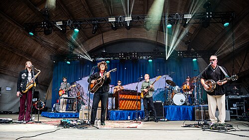 Fay Wildhagen med band, Ravnedalen Live festival i Kristiansand, 2024.
Foto: Birgit Fostervold @knipselyst

CC: BY-SA 2.0