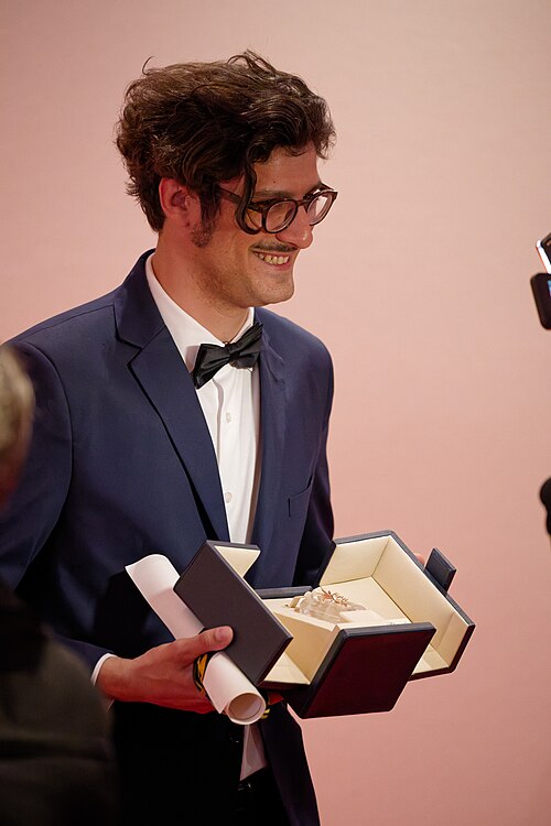 Federico Luis at the 2026 Cannes Film Festival winners press conference, holding his award