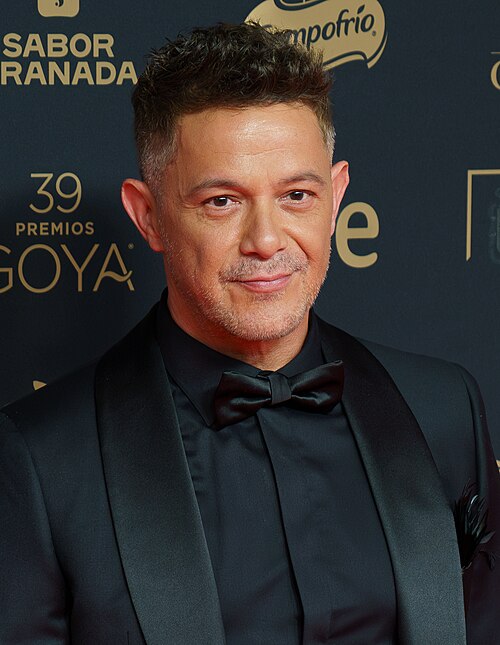 Alejandro Sanz en la alfombra roja de los Premios Goya celebrados en Granada en 2025