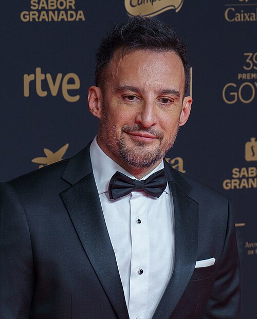 Alejandro Amenábar en la alfombra roja de los Premios Goya celebrados en Granada en 2025