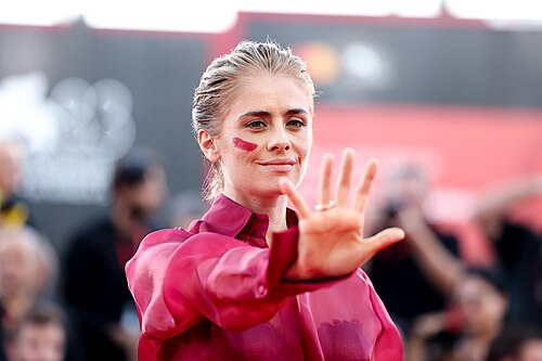 Greta Scarano on the Venice red carpet against violence against women