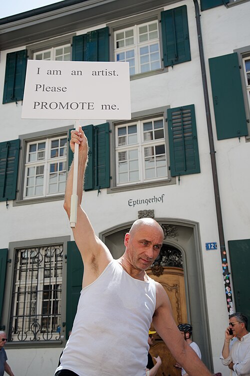 Jürgen Oschwald, artist, performing for the project WHILE STOCKS LAST at Basel Social Club 2025.