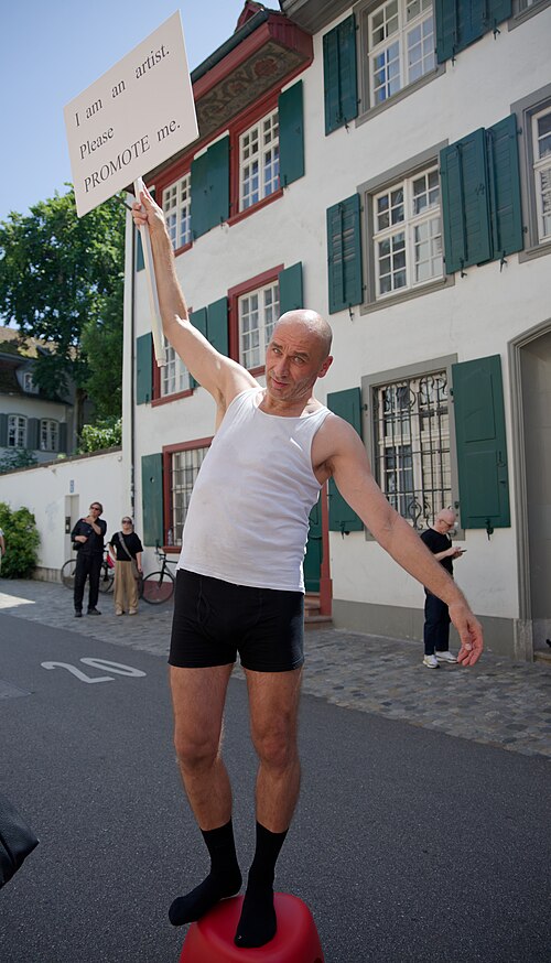 Jürgen Oschwald, artist, performing for the project WHILE STOCKS LAST at Basel Social Club 2025.