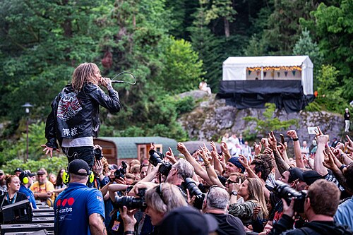 Kvelertak på Ravnedalen Live festival i Kristiansand, 2024.
Foto: Birgit Fostervold @knipselyst

CC: BY-SA 2.0