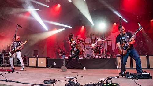 Kvelertak på Ravnedalen Live festival i Kristiansand, 2024.
Foto: Birgit Fostervold @knipselyst

CC: BY-SA 2.0